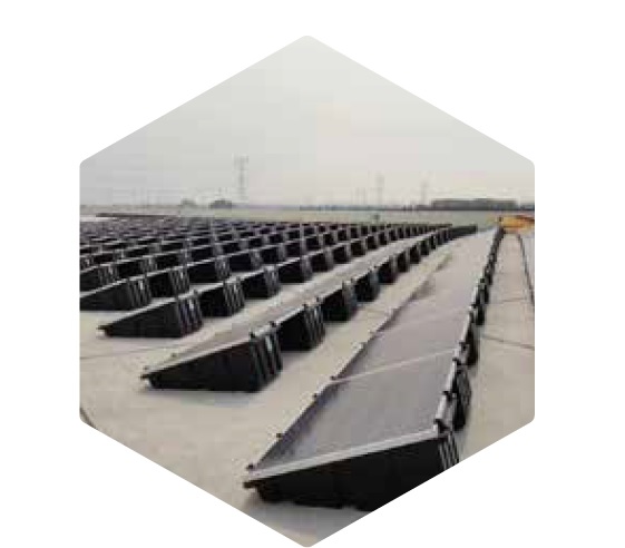 Samozátěžové plastové konzole pro montáž fotovoltaických  panelů na plochou střechu