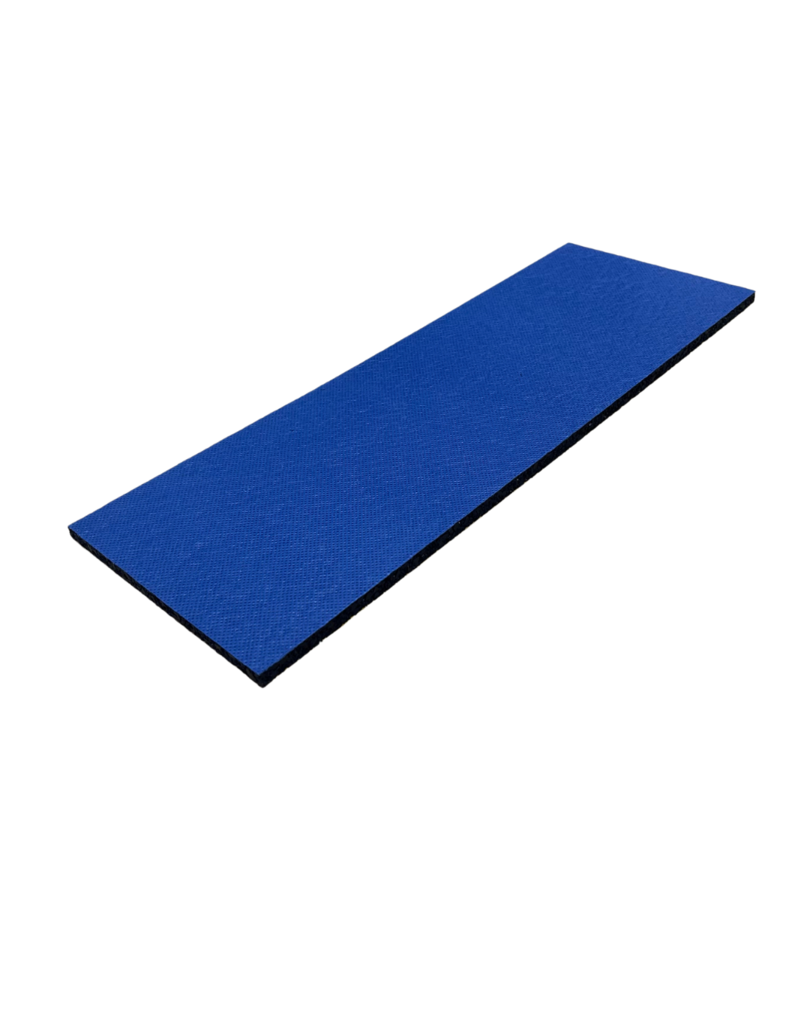 Podkladová guma s geotextilií 333 × 120 × 6 mm pro trojúhelníky 10°/15° – PVC, beton, kačírek